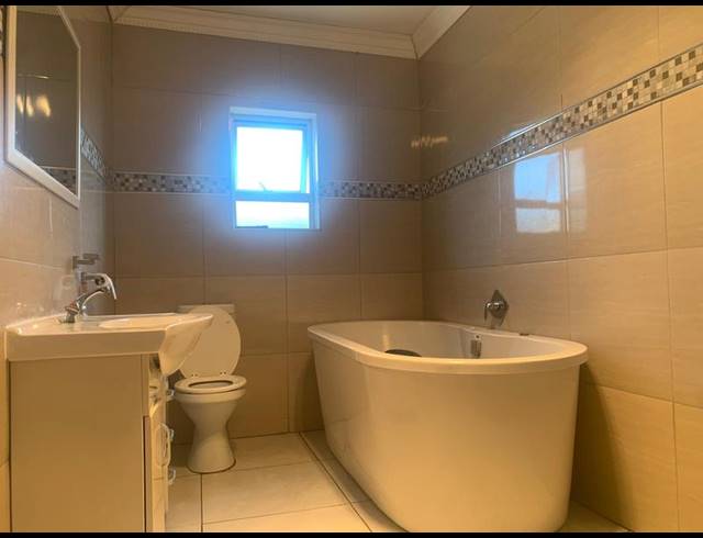 5 BEDROOM HOUSE FOR SALE IN PROTEA PARK